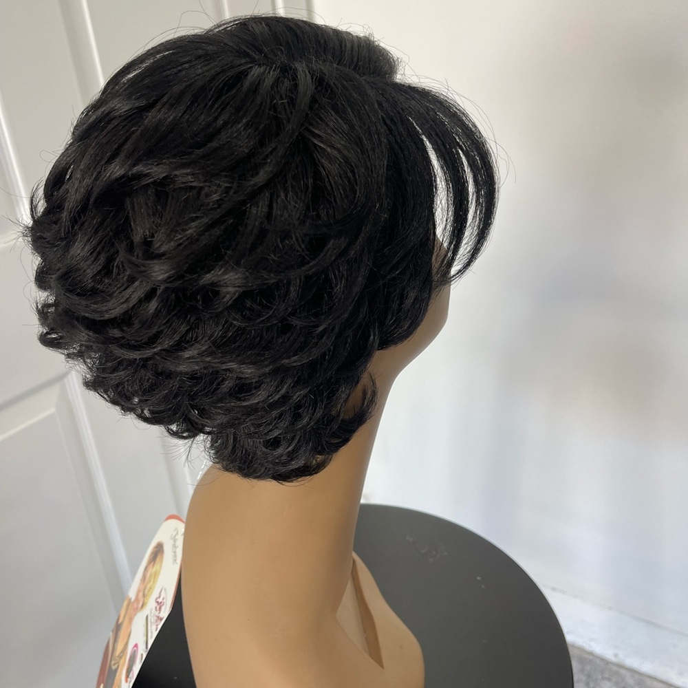 Wig - Picture 2 of 5
